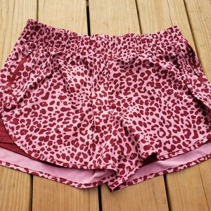 Xl Pink/red leopard print active shorts